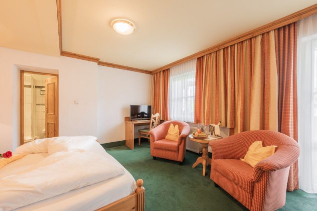 doppelzimmer-balkon-dreitorspitz-alpenpark-seefeld-innenaufnahmen-2238-dj