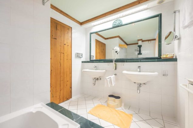 doppelzimmer-de-luxe-alpenpark-seefeld-innenaufnahmen-3549-dj