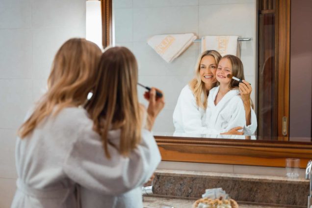 familiensuite-royal-alpenpark-seefeld-familie-3572-dj