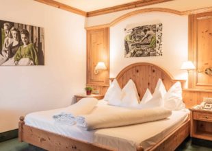 familienzimmer-dreitorspitz-balkon-alpenpark-seefeld-innenaufnahme-2498-dj