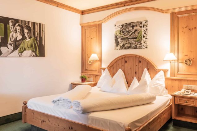 familienzimmer-dreitorspitz-balkon-alpenpark-seefeld-innenaufnahme-2498-dj